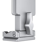 Leofoto PC-120 smartphone detail van de zilveren basis met Arca-Swiss-klem en vergrendelingshendel voor bevestiging op statief.
