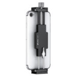Leofoto PC-120 smartphone- & tablethouder achteraanzicht waarin een smartphone verticaal in de klem langs een metalen rail is vastgezet.