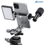 Leofoto PC-3 smartphone houder gemonteerd op statiefkop met smartphone, LED-videolamp en extern microfoonaccessoire.