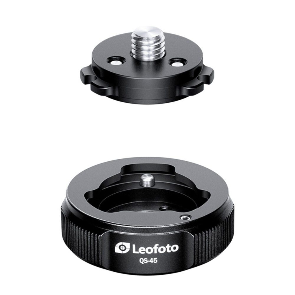 Leofoto QS-45 snelwisselsysteem bestaande uit losse snelwisselplaat en basis, recht van voren gezien.