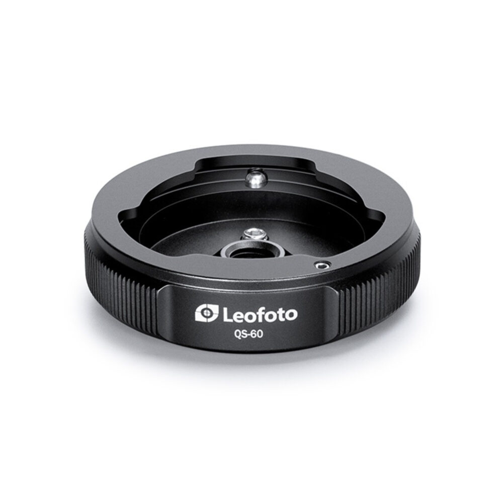 Leofoto QS-60 snelwisselsysteem close-up van lege QS-60 grondplaat met Leofoto-logo en vergrendelgroeven.