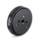 Leofoto QS-70 snelwisselsysteem schuine onderzijde van Q70 snelwisselplaat met centrale schroef en meerdere montagegaten.