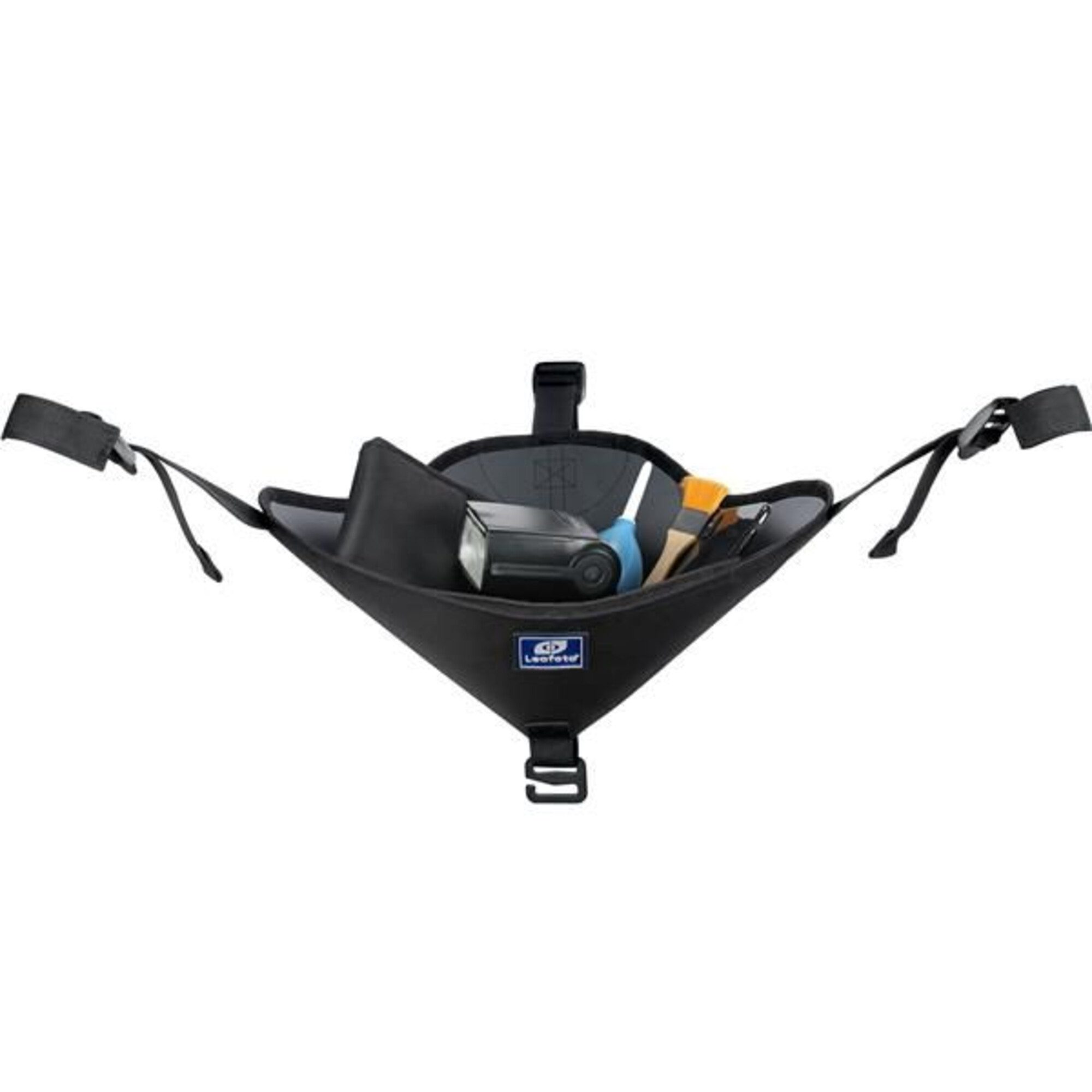 Leofoto RB-2 statieftas gebruikt als opbergvak met lens, flitser en accessoires tussen de statiefpoten.