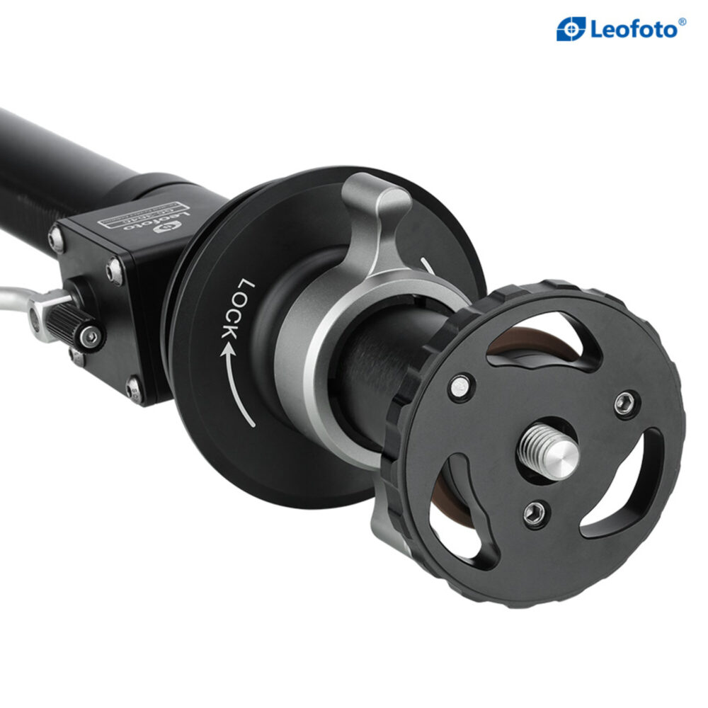 Leofoto middenzuil met slinger GC-404C detail van basis met grote lock-markering en ronde montageplaat met schroefdraad.