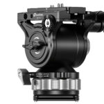 Leofoto P-BV15 snelwisselplaat gemonteerd onder Leofoto BV-15 videokop als stabiele Arca-Swiss compatibele basis.