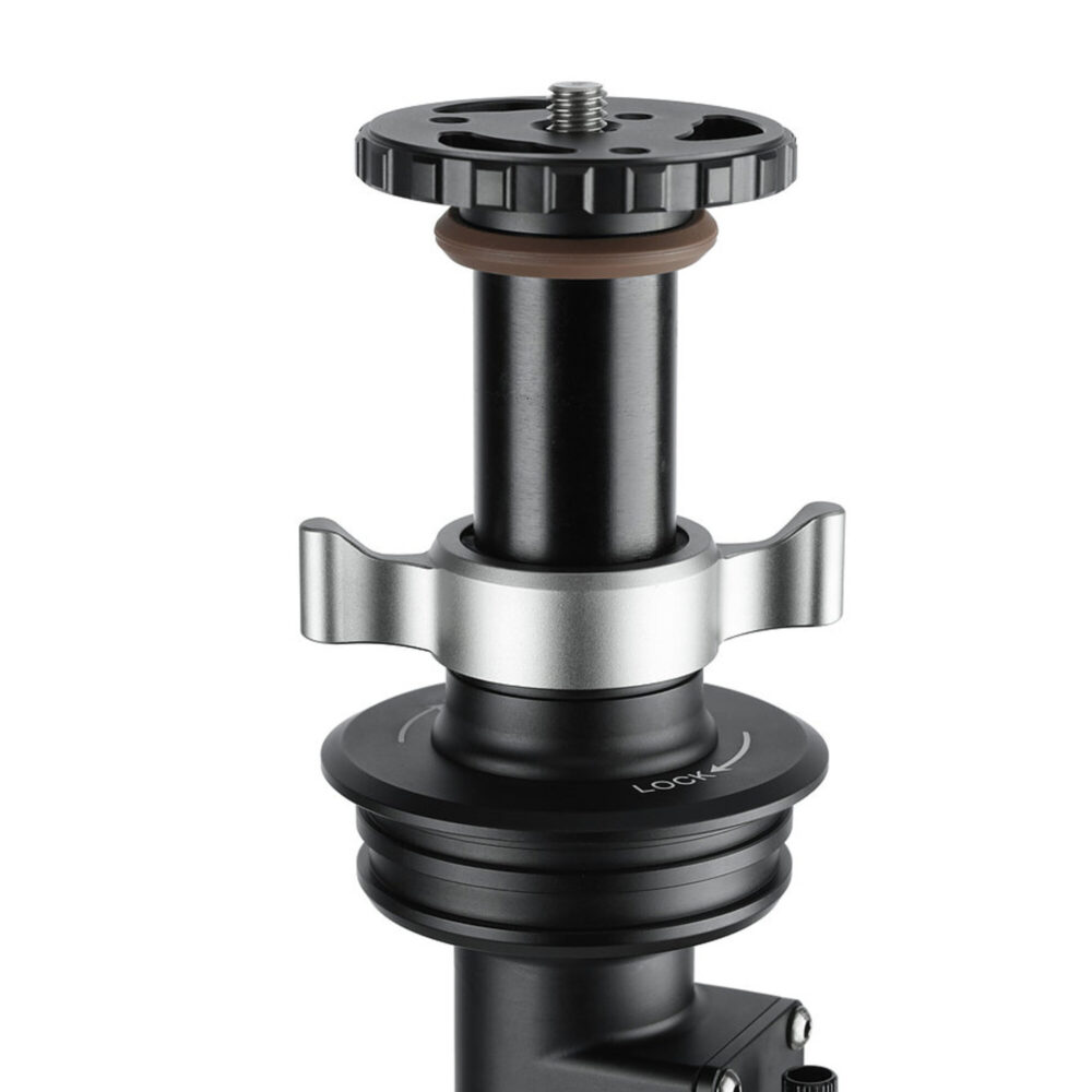 Leofoto middenzuil close-up van bovenste sectie met vergrendelkraag en statiefplaat met 1/4- en 3/8-inch schroefdraad.