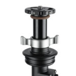 Leofoto middenzuil close-up van bovenste sectie met vergrendelkraag en statiefplaat met 1/4- en 3/8-inch schroefdraad.