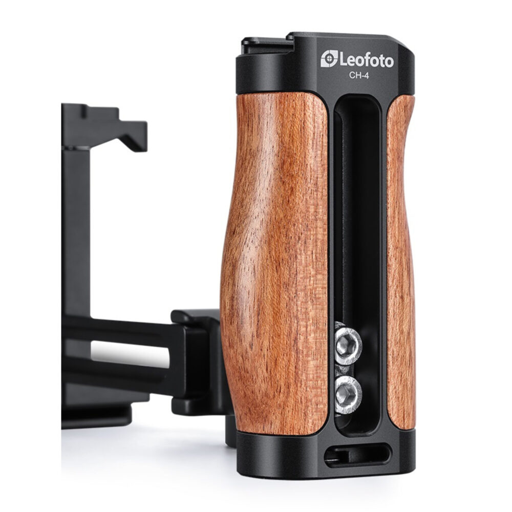 Leofoto PH-01 smartphone-videorig verticaal gemonteerde handgreep met smartphoneklem bovenop op een statief.