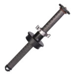 Leofoto DC404C middenzuil diagonale weergave van carbon kolom met zwarte basis en zilveren kraag.