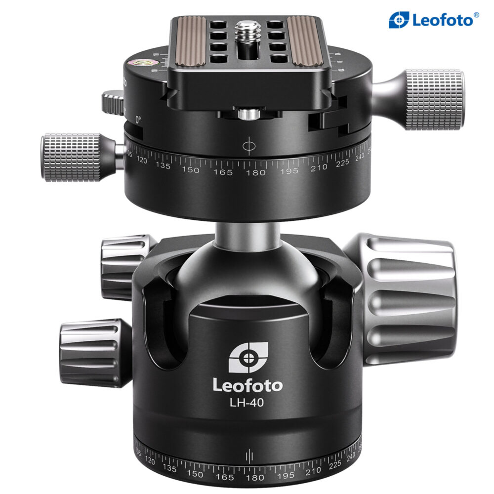 Leofoto LH-40PR statiefkogelkop frontaal aanzicht met grote frictieknop, panningknop en Arca-Swiss klem.