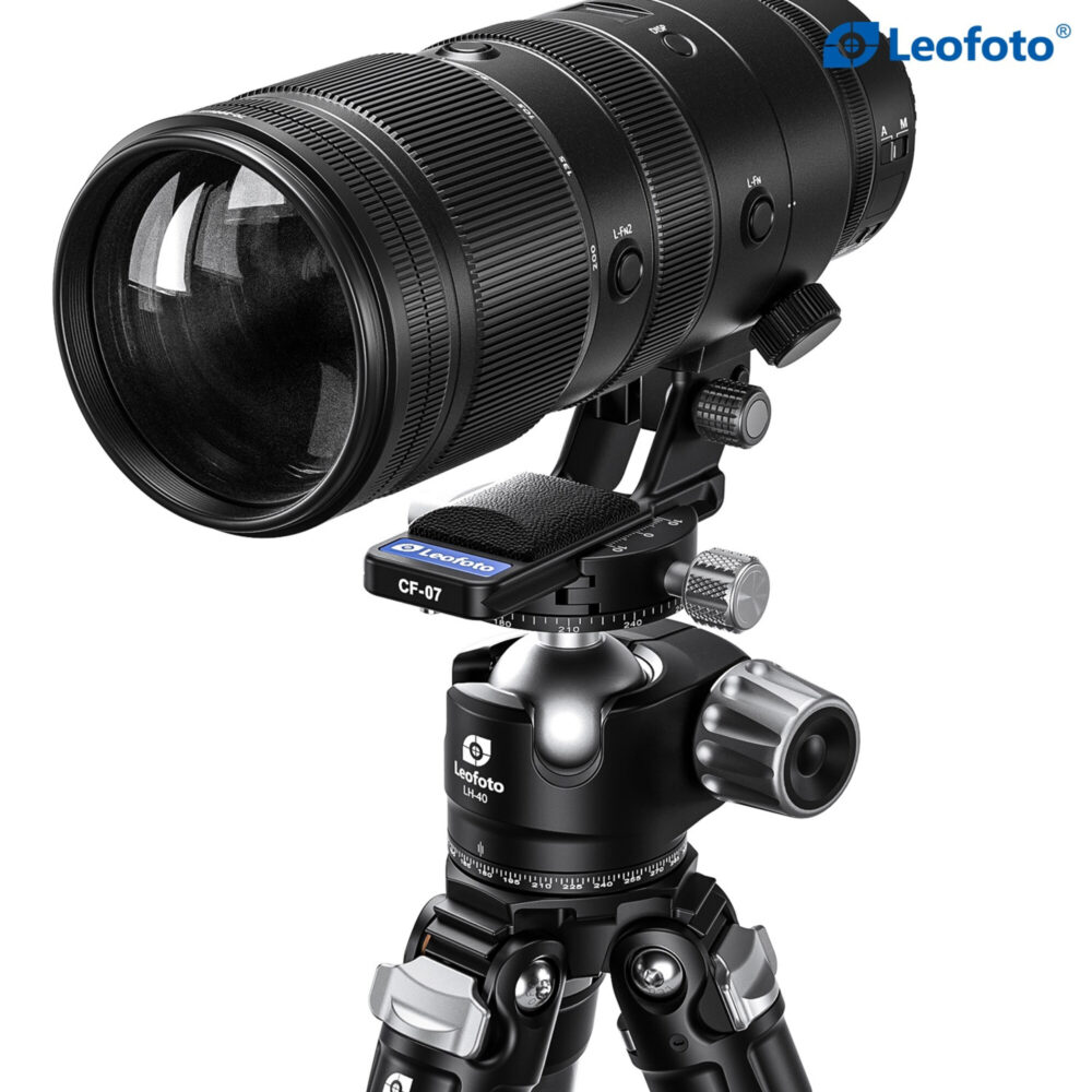 Leofoto CF-07 objectiefvoet gemonteerd onder Canon RF telezoom op statiefkop als stabiele Arca-Swiss lensvoet.