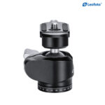 Leofoto-Tripod-ball-head-LH-22-PU-25-5 Leofoto LH-22 + PU-25 statiefkogelkop in hand gehouden om het compacte formaat en lichte gewicht te tonen.