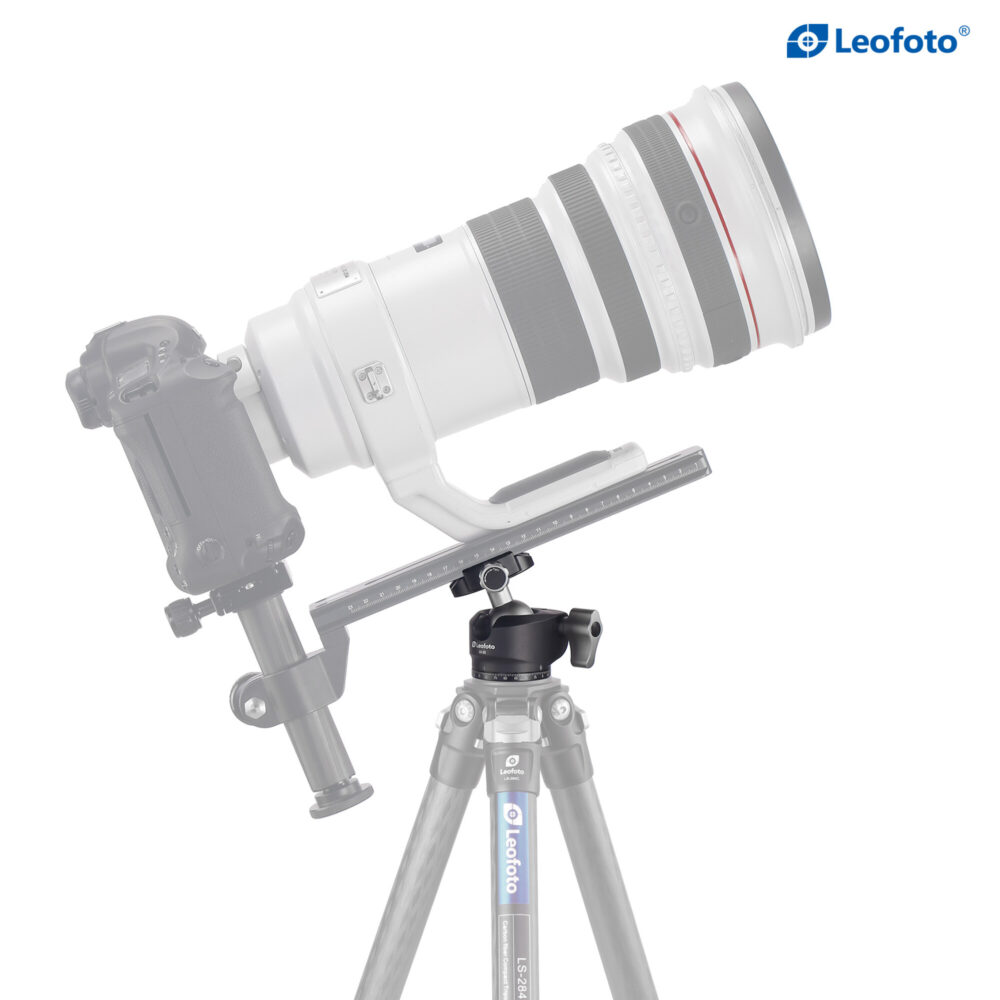 Leofoto LH-30 statiefkogelkop gebruikt met grote telelens op statief ter illustratie van de hoge draagkracht.