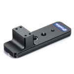 Leofoto CF-03 objectiefvoet zijaanzicht met 1/4- en 3/8-inch schroefgaten in het midden van de Arca-Swiss voet.