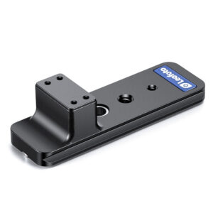 Leofoto CF-03 objectiefvoet zijaanzicht met 1/4- en 3/8-inch schroefgaten in het midden van de Arca-Swiss voet.