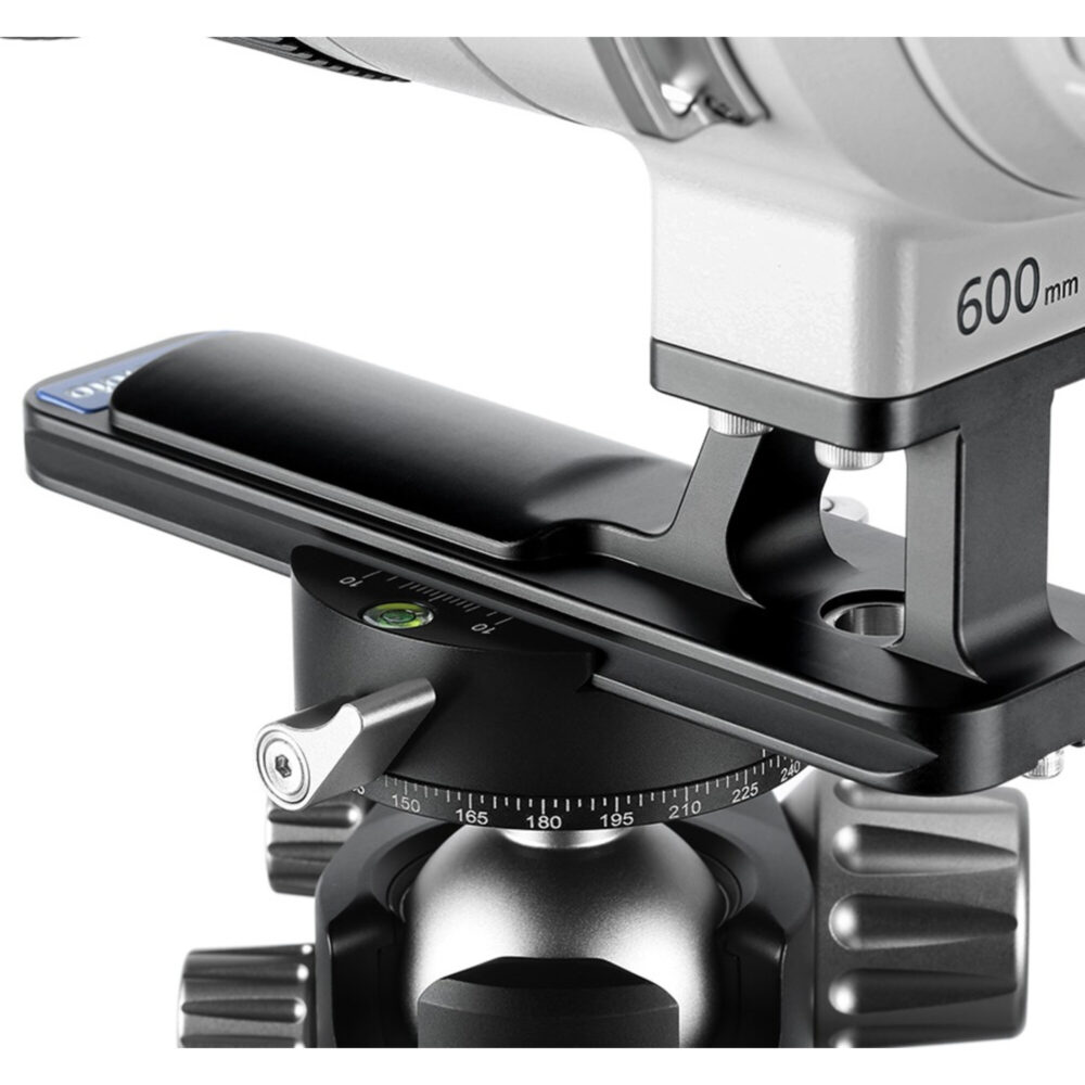 Leofoto SF-03 objectiefvoet gemonteerd onder Sony 600mm GM telelens op statiefkop met waterpas.