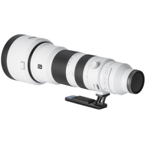 Leofoto SF-04 objectiefvoet gemonteerd onder Sony FE 400–800mm f/6.3–8 G OSS telezoom op statiefkop.