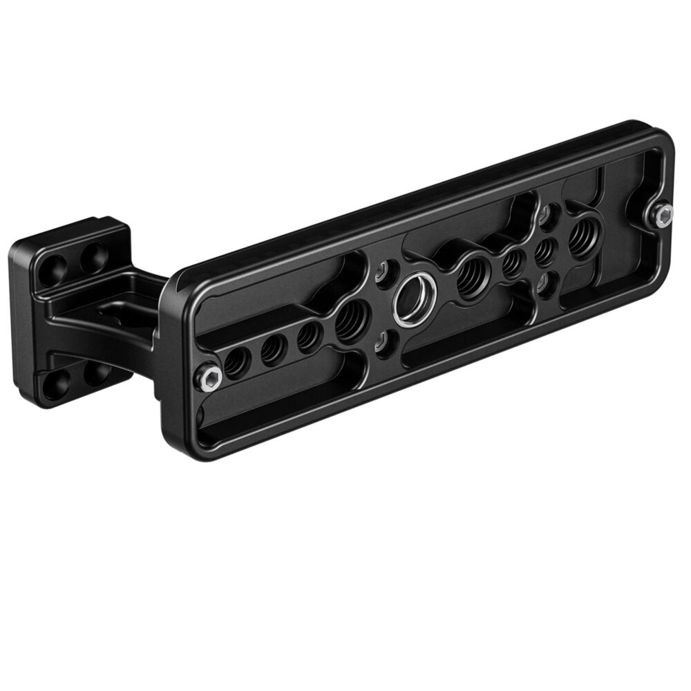 Leofoto SF-04 objectiefvoet onderaanzicht met uitgefreesde lichtgewichtstructuur, 1/4- en 3/8-inch schroefgaten en QD-bus.