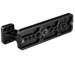 Leofoto SF-04 objectiefvoet onderaanzicht met uitgefreesde lichtgewichtstructuur, 1/4- en 3/8-inch schroefgaten en QD-bus.