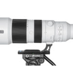 Leofoto SF-04 objectiefvoet zijaanzicht van Sony FE 400–800mm f/6.3–8 G OSS lens op statief met gemonteerde SF-04 voet.
