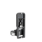 Leofoto SF-01 objectiefvoet zijaanzicht rechtopstaand met zicht op 1/4- en 3/8-inch schroefgaten en draagriemsleuf.