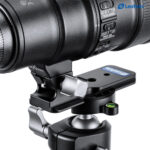 Leofoto NF‑01N objectiefvoet gemonteerd in Arca-Swiss klem op statiefkop onder Nikon telelens met zichtbare waterpas.