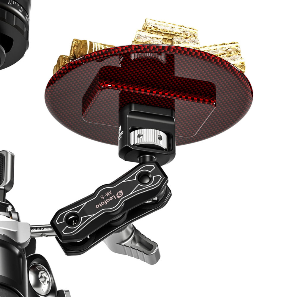 Leofoto LCH-0 Montageplaat rode opnameteller onder camera gemonteerd op magic arm voor productfotografie.