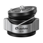 Leofoto LB-38 nivelleerinrichting schuin zijaanzicht met gekantelde topplaat en meegeleverde inbussleutel voor afstelling.