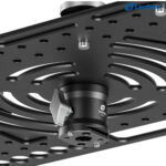 Leofoto LCH-3 laptophouder close-up van Arca-Swiss klem met vergrendelknop onder de geperforeerde tray.