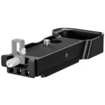 Leofoto LPS-A7CR/A7CII L-Beugel zijaanzicht van basisplaat met 1/4"-schroef, kabelklem en meerdere montagegaten.