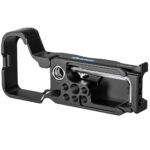 Leofoto LPS-A7CR/A7CII L-Beugel perspectiefaanzicht van complete L-bracket met verticale arm en accessoiregaten.