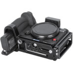 Leofoto LPP-S1RII L-Beugel bovenaanzicht van Panasonic Lumix S1-serie liggend op gemonteerde L-bracket met zicht op bovenzijde en knoppen.