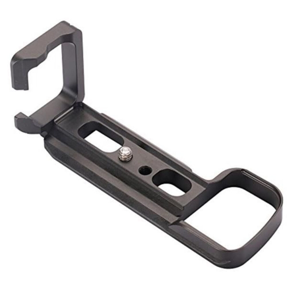 Leofoto LPS-A6300 L-Beugel schuine bovenaanzicht van lichte aluminium L-bracket met sleuven, anti-twist flenzen en afgeronde greep.