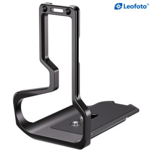 Leofoto LPN-Z9 L-Beugel zijaanzicht met nadruk op gebogen verticale plaat en brede Arca-Swiss bodemplaat.
