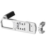 Leofoto LPO-OM-3 L-Beugel setweergave van zilveren L-frame met zwarte grip en loszijplaat op witte achtergrond.