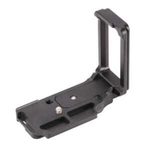 Leofoto LPN-D500 L-bevestiging schuin vooraanzicht met zichtbare 1/4-inch statiefschroef en uitsparingen in de basis.