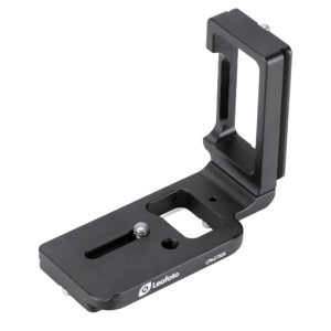 Leofoto LPN-D750N L-Bevestiging perspectiefaanzicht met lange Arca-Swiss-basisplaat, opstaande L-zijde en 1/4-inch statiefschroef op witte achtergrond.