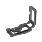 Leofoto LPN-D800 L-bevestiging schuin vooraanzicht met open uitgefreesd frame en Arca-Swiss-slede.