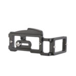 Leofoto LPN-D800 L-bevestiging onderaanzicht met bevestigingsschroef, uitgefreesde uitsparingen en compacte L-vorm.