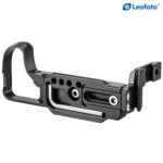 Leofoto LPN-Z30 L-bevestiging onderaanzicht met Arca-Swiss-slede, anti-twist-flenzen en bevestigingsschroeven.