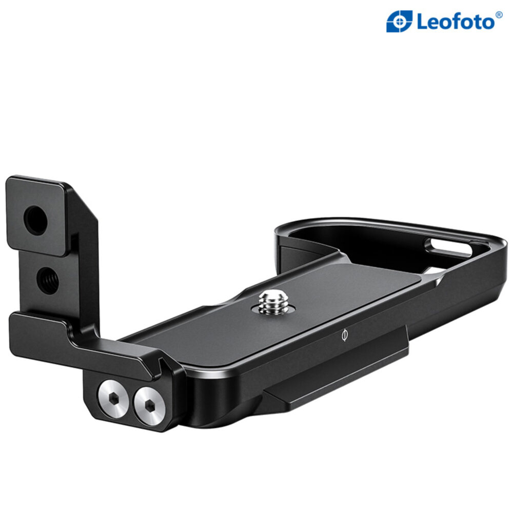 Leofoto LPN-Z30 L-bevestiging achteraanzicht met verticale plaat, kabeldoorvoer en dubbele schroefgaten.