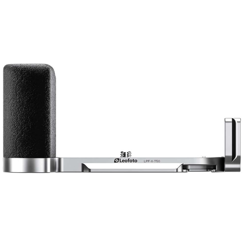 Leofoto LPF-X-T50 L-bevestiging zijaanzicht met lange zilveren basisplaat, grip en opstaande L-zijde.