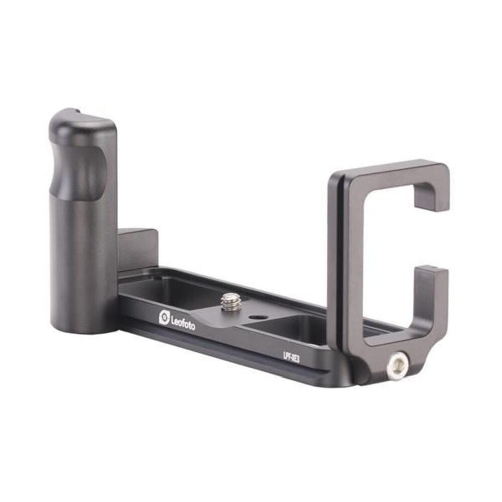 Leofoto LPF-XE3 L-bevestiging achteraanzicht met ergonomische grip en verticale Arca-Swiss plaat voor snel wisselen tussen standen.