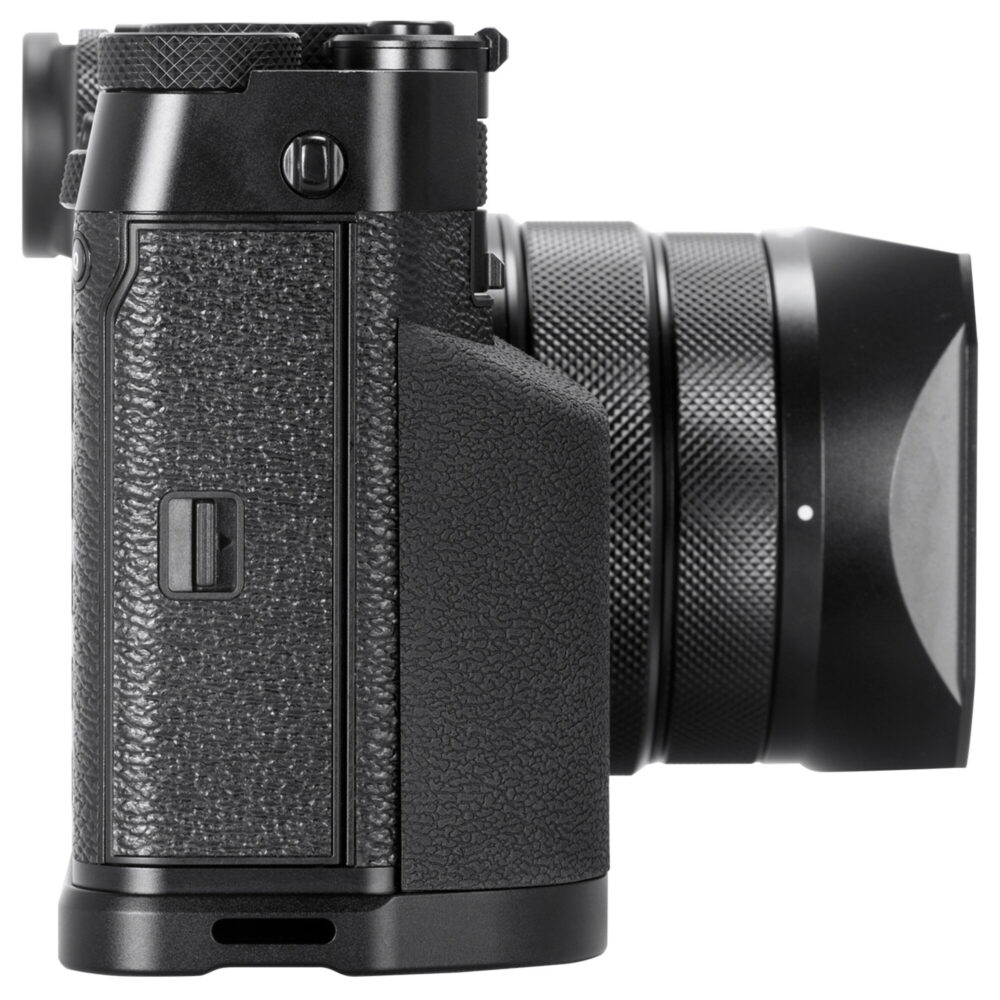 Leofoto LPF-GFX100RF L-bevestiging achteraanzicht van Fujifilm GFX100RF met L-bracket rondom de camerabody.