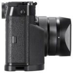Leofoto LPF-GFX100RF L-bevestiging achteraanzicht van Fujifilm GFX100RF met L-bracket rondom de camerabody.