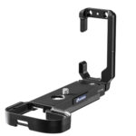Leofoto LPF-X-S20 L-bevestiging schuin zijaanzicht met rechtopstaande L-winkel en 1/4-inch cameraschroef in het midden van de basis.