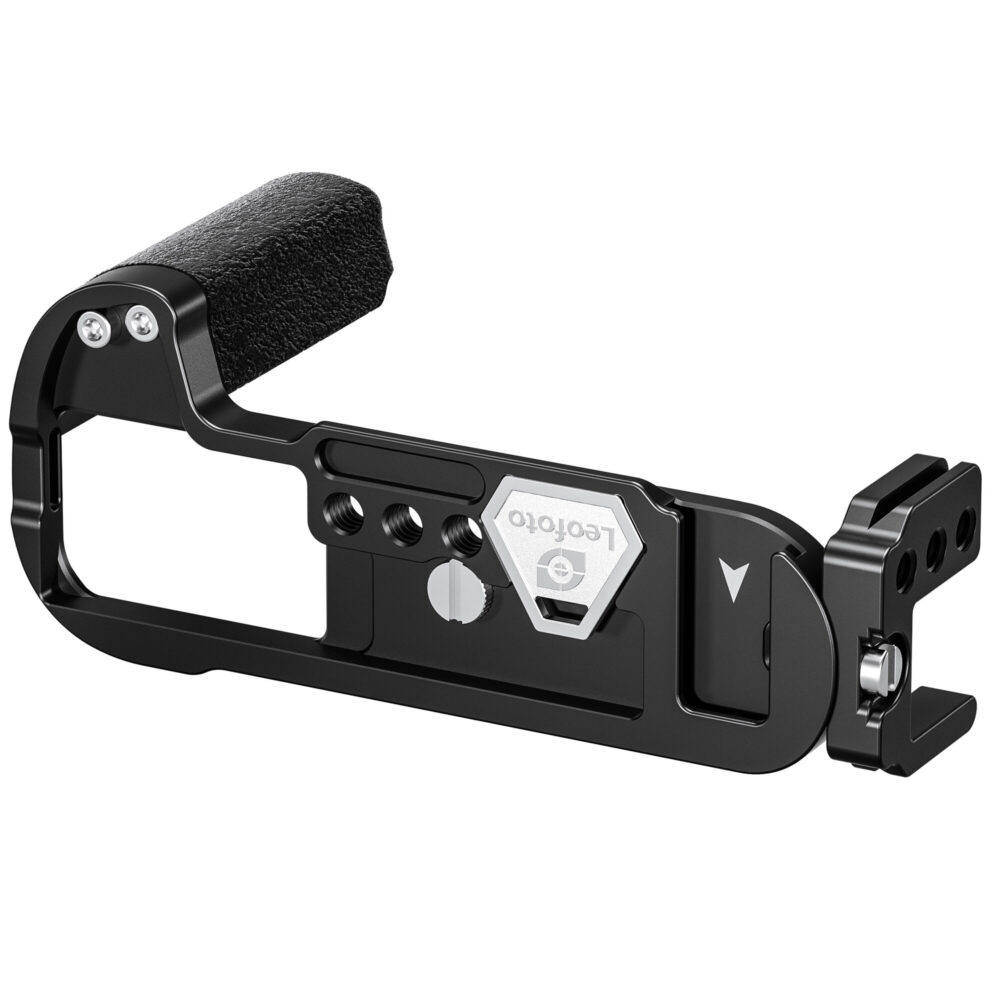 Leofoto LPF-X-T50 L-bevestiging onderaanzicht met vergrendelmarkeringen, montageopeningen en inbussleuteluitsparing.