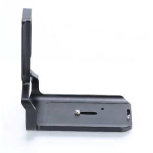 Leofoto LPC-R3 L-bevestiging zijaanzicht met omhoogstaande L-arm en zicht op 1/4" statiefschroef in sleuf.