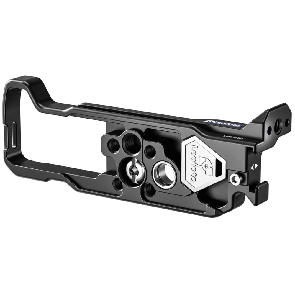 Leofoto LPC-R50 L-bevestiging onderaanzicht met zicht op gleuven, montagegaten en Arca-Swiss klemprofiel.