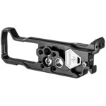 Leofoto LPC-R50 L-bevestiging onderaanzicht met zicht op gleuven, montagegaten en Arca-Swiss klemprofiel.